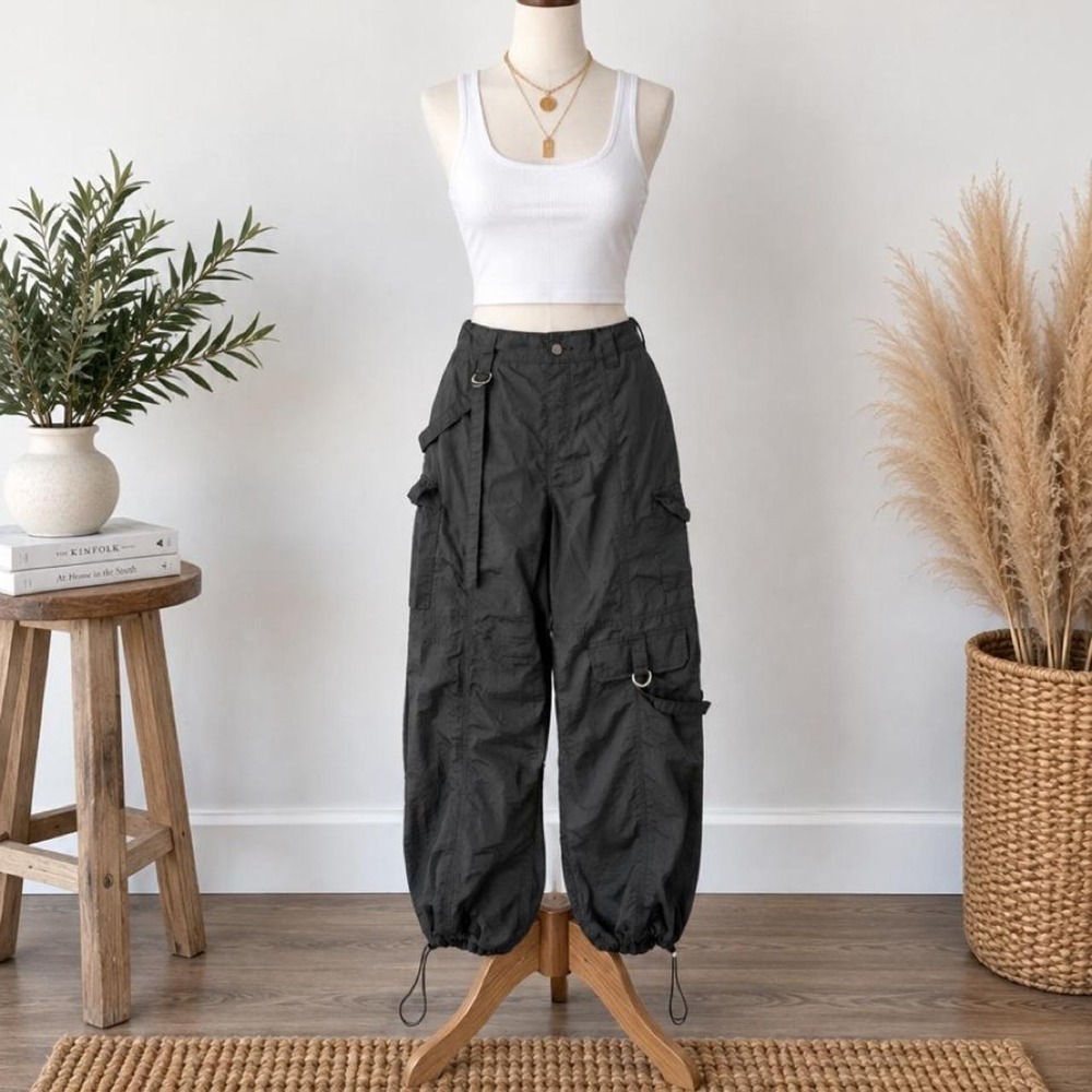 No Boundaries Black Parachute Cargo Pants – Size Medium 8/10